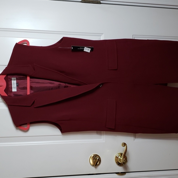 Tahari by Arthur S. Levine Wine Vest, Size 12 NWT